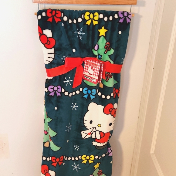 Hello Kitty Forest Green Holiday Christmas Plush Throw 60in x 70in NWT - Picture 1 of 6
